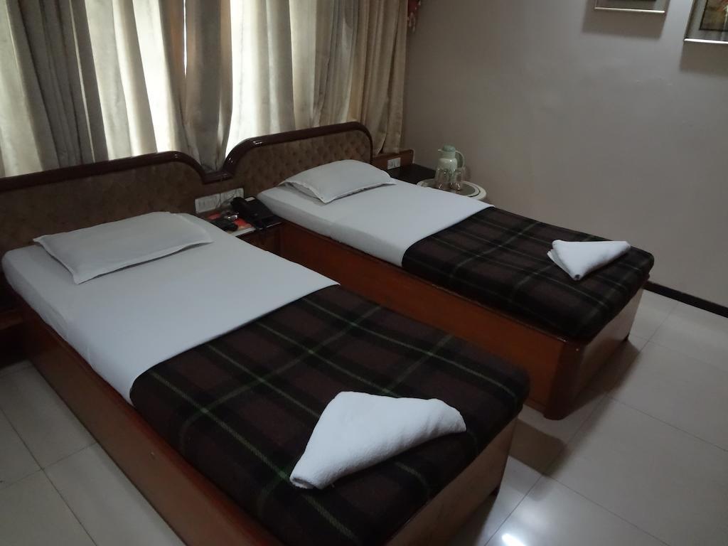 Hotel Ashwin Mumbai Bagian luar foto
