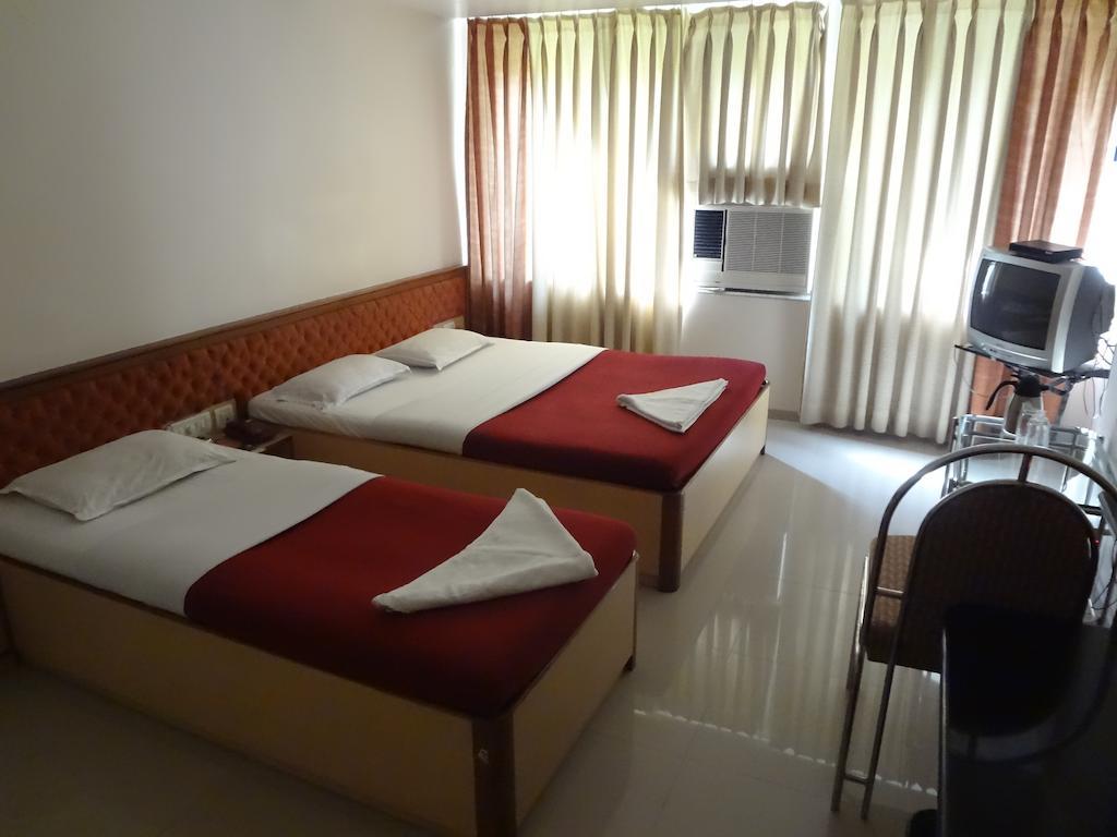 Hotel Ashwin Mumbai Bagian luar foto
